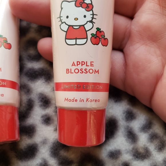 2 The Creme Shop x Hello Kitty Handy Dandy Cream, Apple Blossom, Limited Edition - Picture 3 of 7